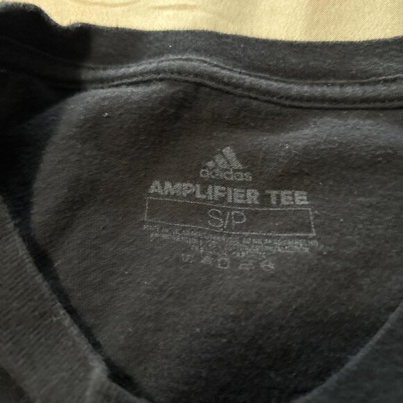 Adidas Amplifier women's black and multi-coloured 3D effect logo t-shirt. - Picture 4 of 6